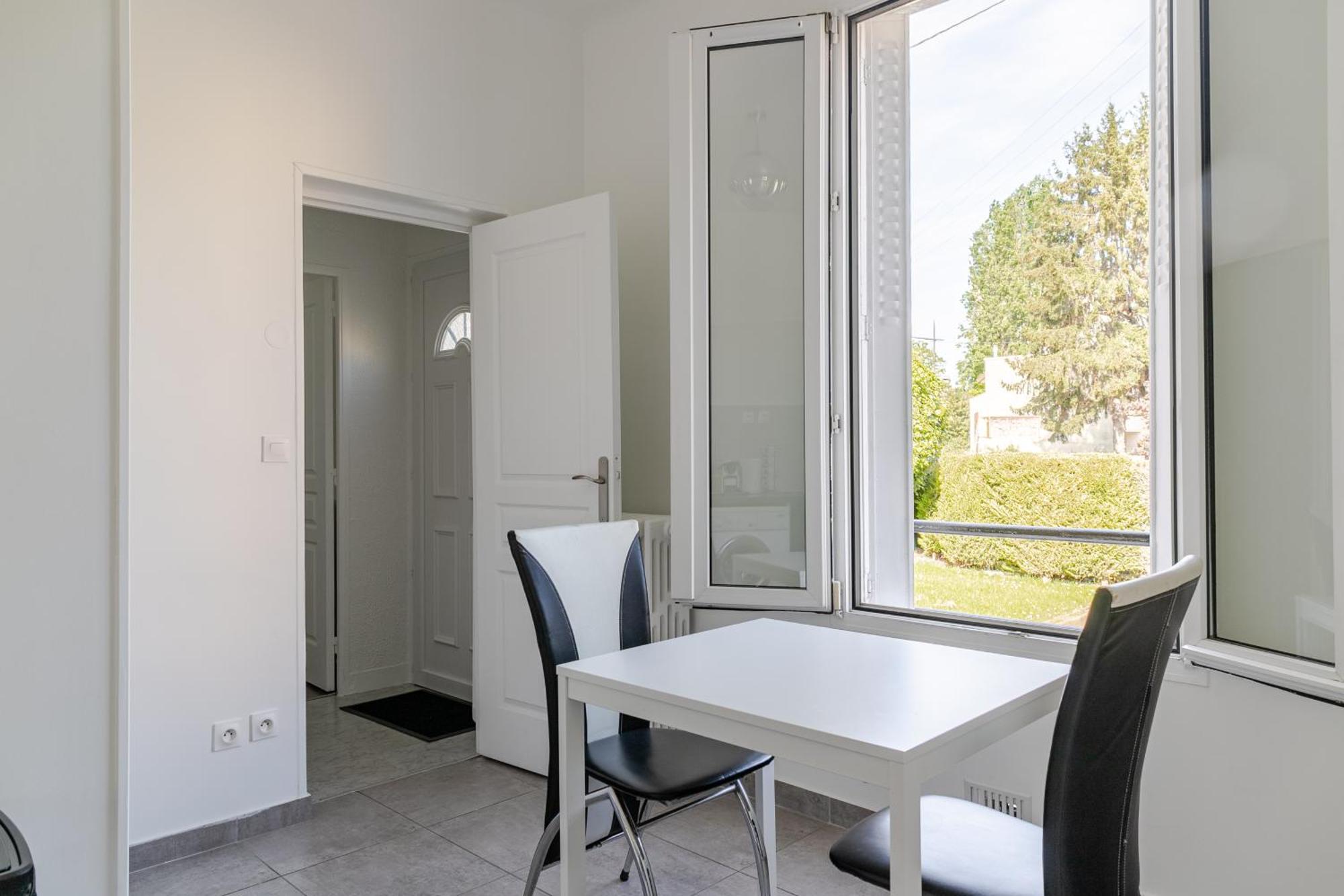 Superbe Maisonette Avec Parking Prive A *